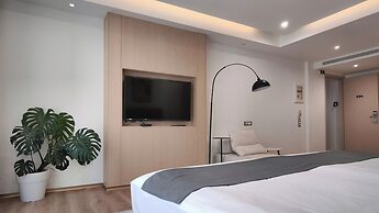 CCLUX Suites-Port Hub & Express Check-in