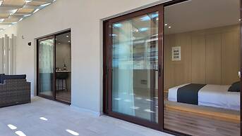 CCLUX Suites-Port Hub & Express Check-in