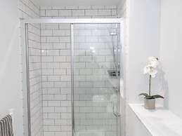 2br-sleeps4-citycentre-parking-rooftop