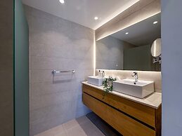Exclusive Penthouse With Picuzzi Steps From Beach