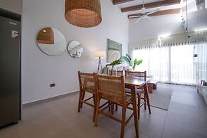 Exclusive Penthouse With Picuzzi Steps From Beach