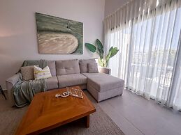 Exclusive Penthouse With Picuzzi Steps From Beach