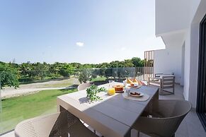 Exclusive Penthouse With Picuzzi Steps From Beach