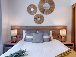 Exclusive Penthouse With Picuzzi Steps From Beach