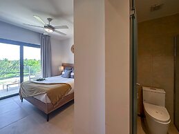 Exclusive Penthouse With Picuzzi Steps From Beach