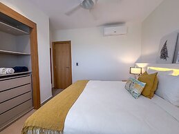 Exclusive Penthouse With Picuzzi Steps From Beach