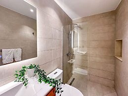Exclusive Penthouse With Picuzzi Steps From Beach