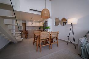 Exclusive Penthouse With Picuzzi Steps From Beach