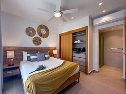Exclusive Penthouse With Picuzzi Steps From Beach
