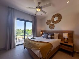 Exclusive Penthouse With Picuzzi Steps From Beach