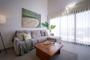 Exclusive Penthouse With Picuzzi Steps From Beach