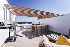Exclusive Penthouse With Picuzzi Steps From Beach
