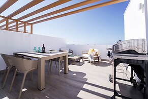 Exclusive Penthouse With Picuzzi Steps From Beach