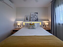 Exclusive Penthouse With Picuzzi Steps From Beach