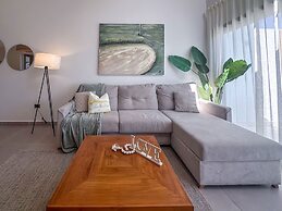 Exclusive Penthouse With Picuzzi Steps From Beach