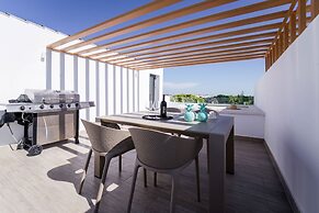 Exclusive Penthouse With Picuzzi Steps From Beach