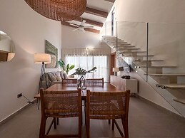 Exclusive Penthouse With Picuzzi Steps From Beach