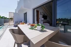 Exclusive Penthouse With Picuzzi Steps From Beach