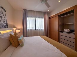 Exclusive Penthouse With Picuzzi Steps From Beach