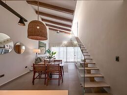 Exclusive Penthouse With Picuzzi Steps From Beach