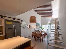 Exclusive Penthouse With Picuzzi Steps From Beach