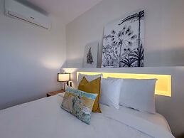 Exclusive Penthouse With Picuzzi Steps From Beach