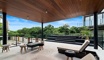 Ocean Breeze Loft Steps Away From Hotel Zone