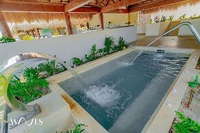 2 Br Roof w Infinity Pool Jacuzzi Spacious