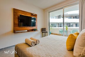 Pool View 1 Br Steps Away From the Beach