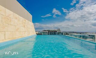 1 Rec Steps From the Beach Rooftop Pool