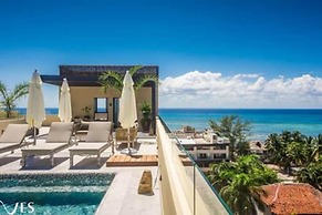 2 Br With Rooftop Pool and Stunning Ocean View
