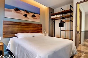 2 Br With Rooftop Pool and Stunning Ocean View