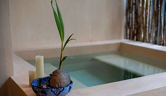 Spacious 3 Br w Private Pool Exclusive Gym