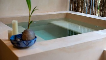 Spacious 3 Br w Private Pool Exclusive Gym