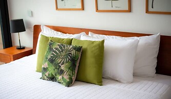 Luminous 1 Br Steps Away From the Beach