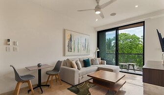 Luminous 1 Br Steps Away From the Beach