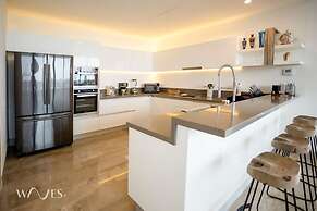 3 Br Ocean Front PH With Stunning Views