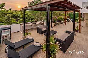 Spacious 1 BR With Great Location Rooftop Pool by Waves Management