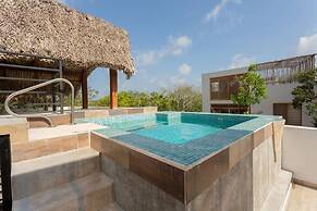 Spacious 1 BR With Great Location Rooftop Pool by Waves Management