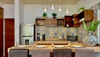 Spacious 1 BR With Great Location Rooftop Pool by Waves Management