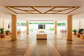 2 BR Amazing Pool Top Amenities Wifi 2FL Gym