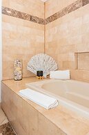 Beachfront Golf Heated Pools Balcony
