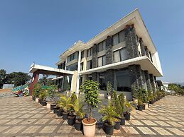Daksh The Valley Resort - Saputara