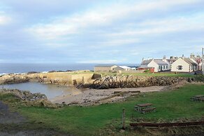 Findochty Beach House - Private Garden-beachfront