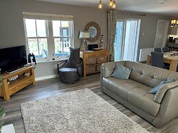 Findochty Beach House - Private Garden-beachfront