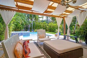 Beach Villa in El Portillo Sleeps 12
