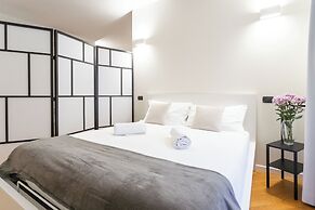 White Flat in Como City Center by Rent all Como