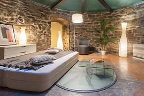 Ice Queen Chamber by Rent all Como