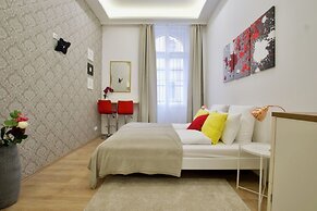 St King 11. Studio Apartments