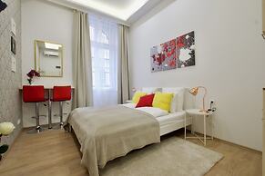 St King 11. Studio Apartments